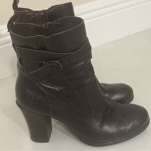 Born Chyler Heeled Ankle Brown Leather Boots- Buckle-Side Zipper Size 7